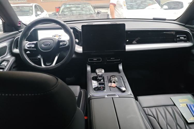 Used GAC Trumpchi GS8 2024 Linghang Series 2.0 TGDI Two-Wheel Drive Luxury Smart Connectivity Version Center Console