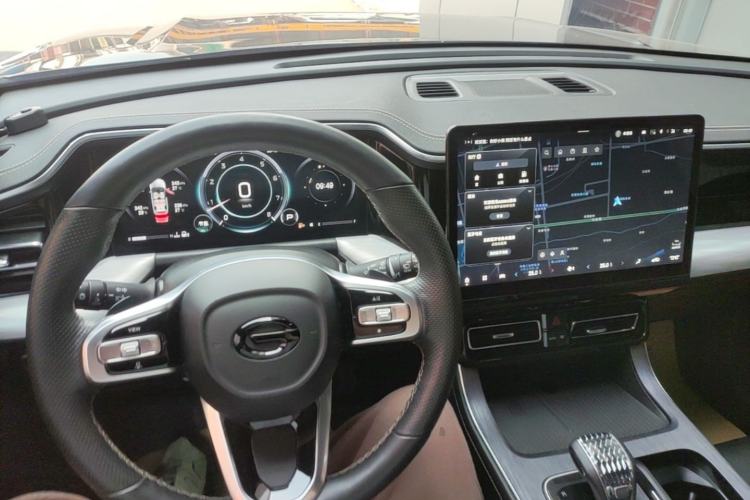 Used GAC Trumpchi GS8 2024 Linghang Series 2.0 TGDI Two-Wheel Drive Luxury Smart Connectivity Version Center Console