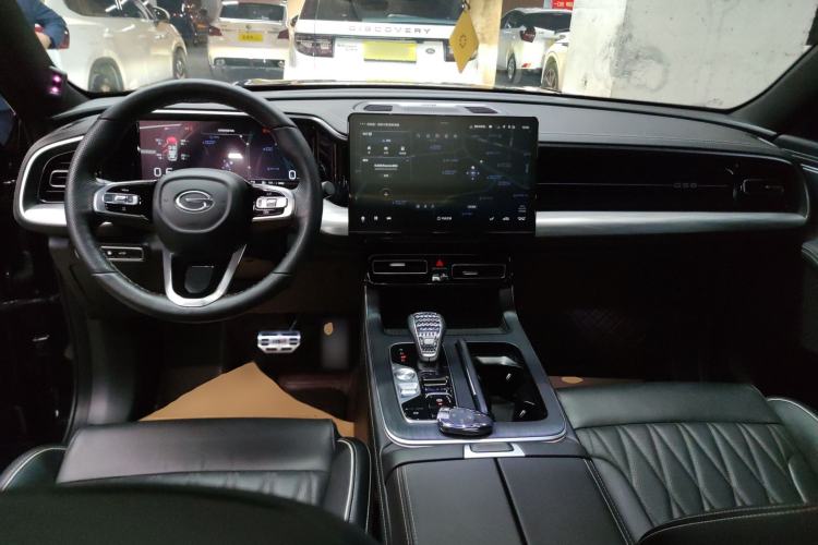 Used GAC Trumpchi GS8 2024 Linghang Series 2.0 TGDI Four-Wheel Drive Luxury Smart Connectivity Version Center Console