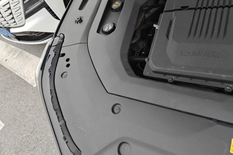 Used GAC Trumpchi GS8 2024 Dual-Motor Series 2.0TM Four-Wheel Drive Premium Edition Engine Bay Right