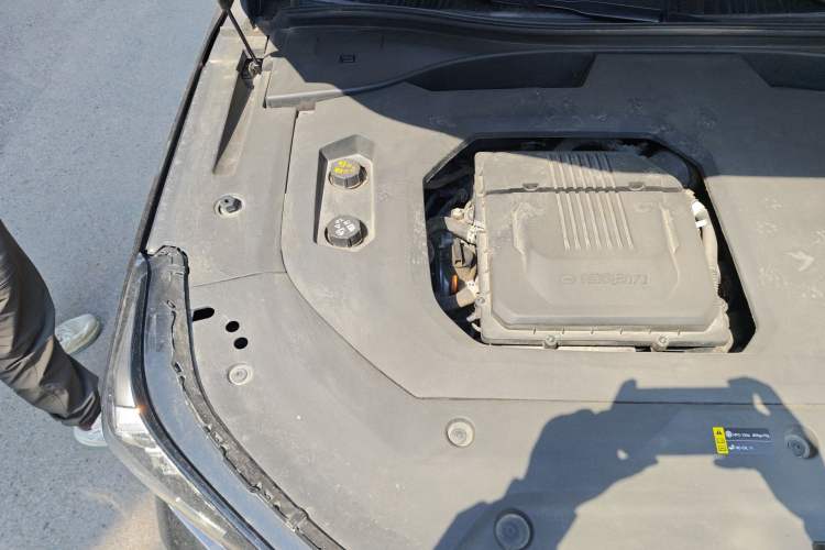 Used GAC Trumpchi GS8 2024 Dual-Motor Series 2.0TM Two-Wheel Drive Premium Edition Engine Bay Right