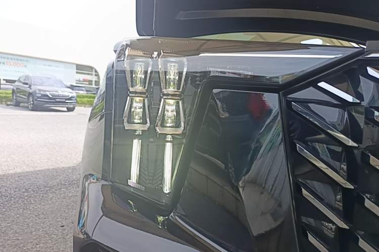 Used GAC Trumpchi GS8 2024 Linghang Series 2.0 TGDI Two-Wheel Drive Luxury Smart Connectivity Version Exterior 3