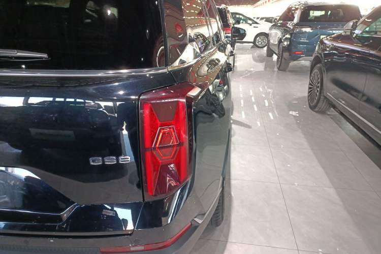 Used GAC Trumpchi GS8 2024 Linghang Series 2.0 TGDI Two-Wheel Drive Luxury Smart Connectivity Version Exterior 3