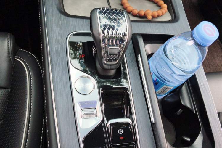 Used GAC Trumpchi GS8 2024 Linghang Series 2.0 TGDI Two-Wheel Drive Luxury Smart Connectivity Version Gear Lever