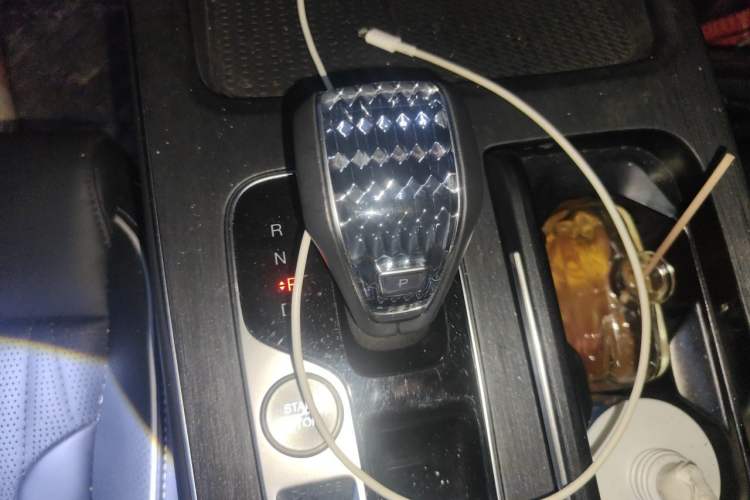 Used GAC Trumpchi GS8 2024 Linghang Series 2.0 TGDI Two-Wheel Drive Luxury Smart Connectivity Version Gear Lever