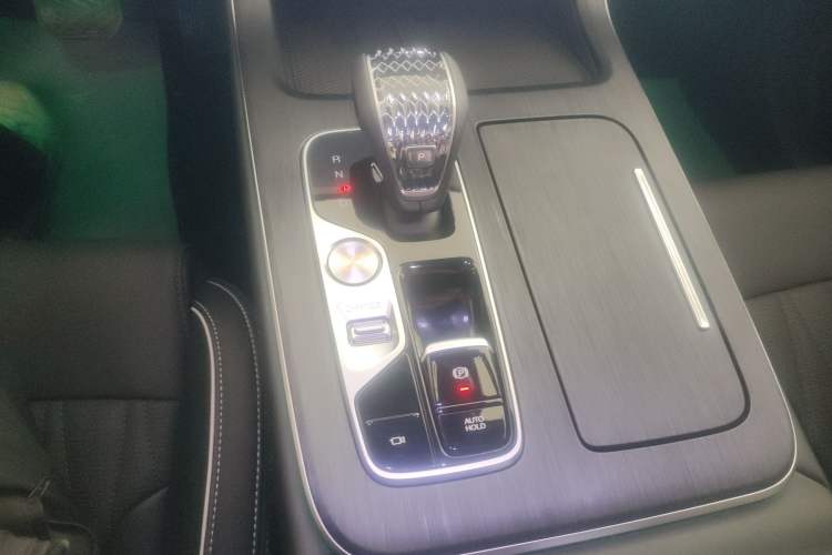Used GAC Trumpchi GS8 2024 Linghang Series 2.0 TGDI Two-Wheel Drive Luxury Smart Connectivity Version Gear Lever