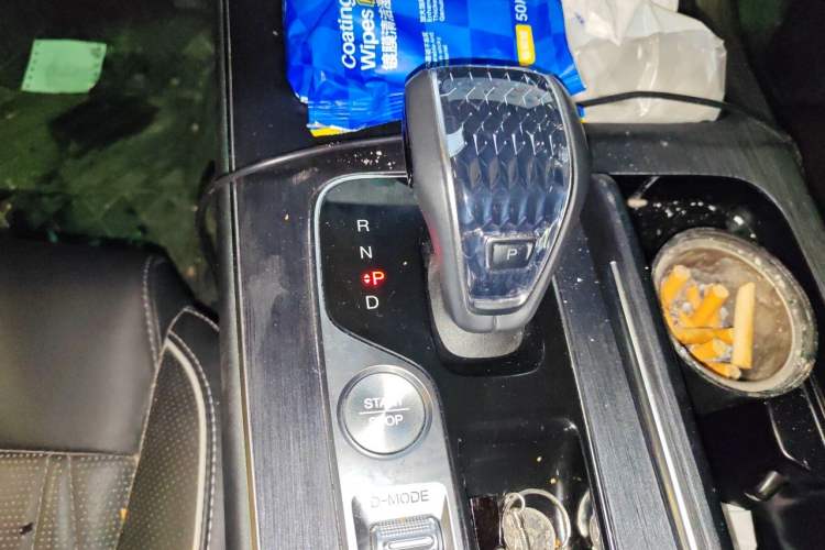 Used GAC Trumpchi GS8 2024 Linghang Series 2.0 TGDI Two-Wheel Drive Luxury Smart Connectivity Version Gear Lever