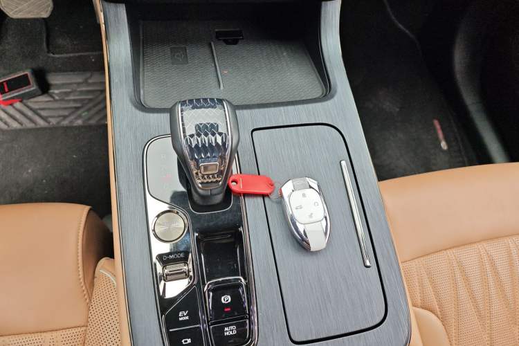 Used GAC Trumpchi GS8 2024 Dual-Motor Series 2.0TM Two-Wheel Drive Premium Edition Gear Lever