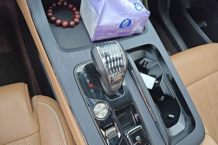 Used GAC Trumpchi GS8 2024 Dual-Motor Series 2.0TM Four-Wheel Drive Premium Edition Gear Lever