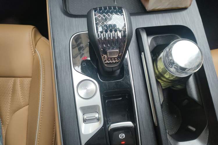 Used GAC Trumpchi GS8 2024 Linghang Series 2.0 TGDI Two-Wheel Drive Luxury Smart Connectivity Version Gear Lever