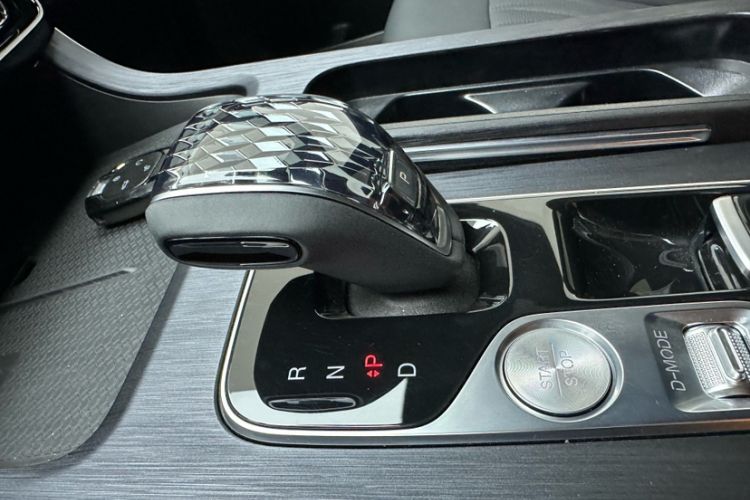 Used GAC Trumpchi GS8 2024 Linghang Series 2.0 TGDI Two-Wheel Drive Luxury Smart Connectivity Version Gear Lever
