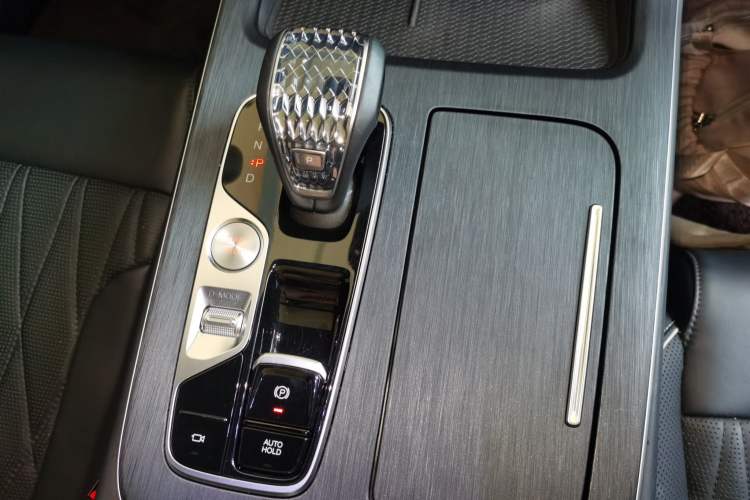 Used GAC Trumpchi GS8 2024 Linghang Series 2.0 TGDI Two-Wheel Drive Luxury Smart Connectivity Version Gear Lever