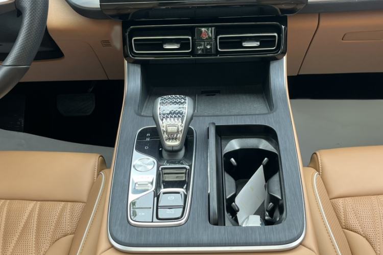 Used GAC Trumpchi GS8 2024 Linghang Series 2.0 TGDI Four-Wheel Drive Luxury Smart Connectivity Version Gear Lever