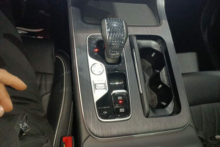 Used GAC Trumpchi GS8 2024 Linghang Series 2.0 TGDI Two-Wheel Drive Luxury Smart Connectivity Version Gear Lever