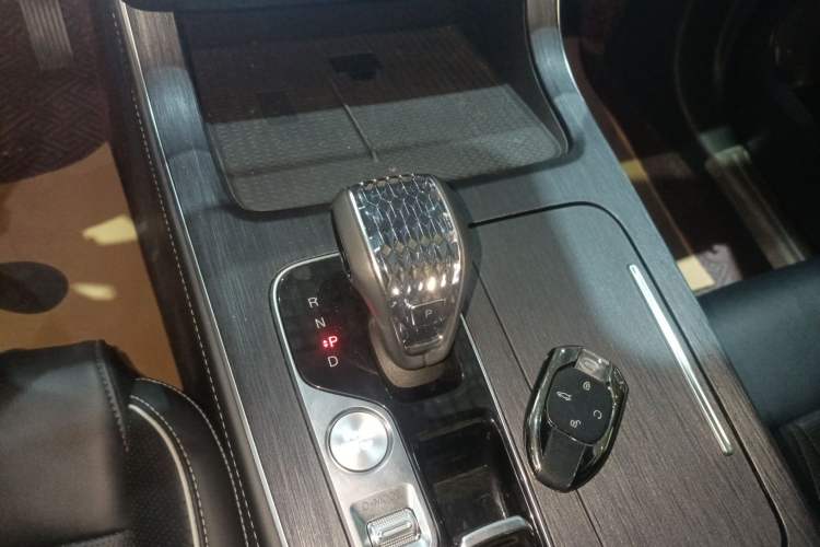 Used GAC Trumpchi GS8 2024 Linghang Series 2.0 TGDI Two-Wheel Drive Luxury Smart Connectivity Version Gear Lever