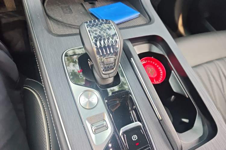 Used GAC Trumpchi GS8 2024 Linghang Series 2.0 TGDI Four-Wheel Drive Luxury Smart Connectivity Version Gear Lever