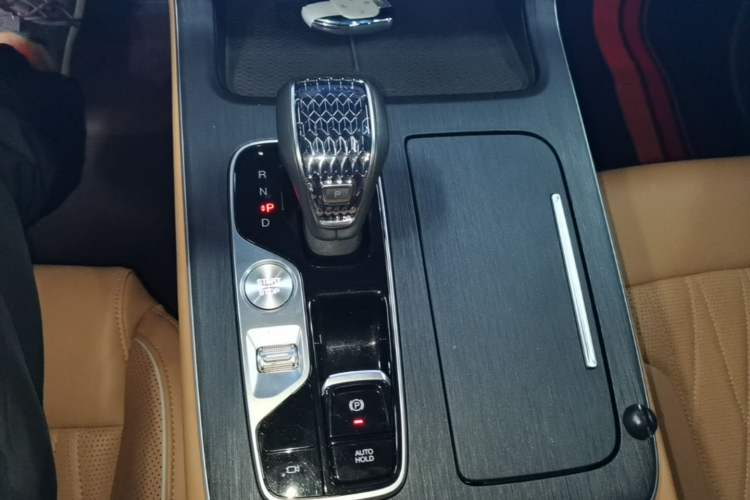 Used GAC Trumpchi GS8 2024 Linghang Series 2.0 TGDI Two-Wheel Drive Luxury Smart Connectivity Version Gear Lever