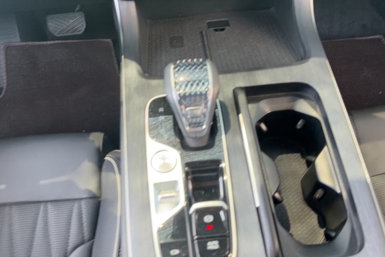 Used GAC Trumpchi GS8 2024 Linghang Series 2.0 TGDI Four-Wheel Drive Luxury Smart Connectivity Version Gear Lever