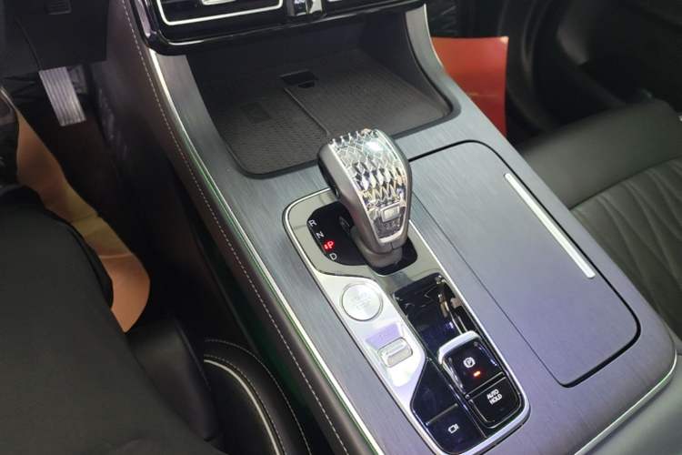 Used GAC Trumpchi GS8 2024 Linghang Series 2.0 TGDI Two-Wheel Drive Luxury Smart Connectivity Version Gear Lever