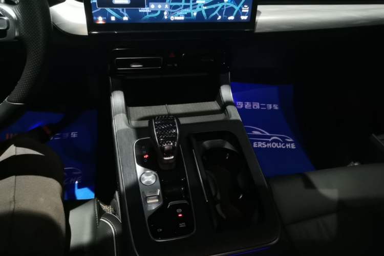 Used GAC Trumpchi GS8 2024 Linghang Series 2.0 TGDI Two-Wheel Drive Luxury Smart Connectivity Version Gear Lever