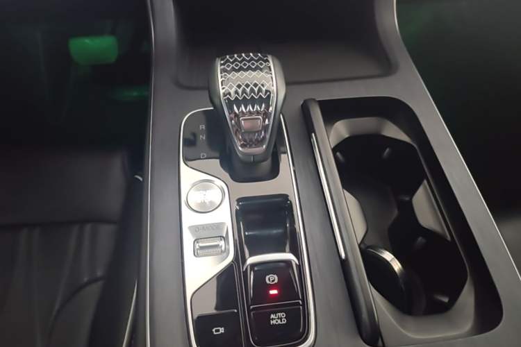 Used GAC Trumpchi GS8 2024 Linghang Series 2.0 TGDI Two-Wheel Drive Luxury Smart Connectivity Version Gear Lever