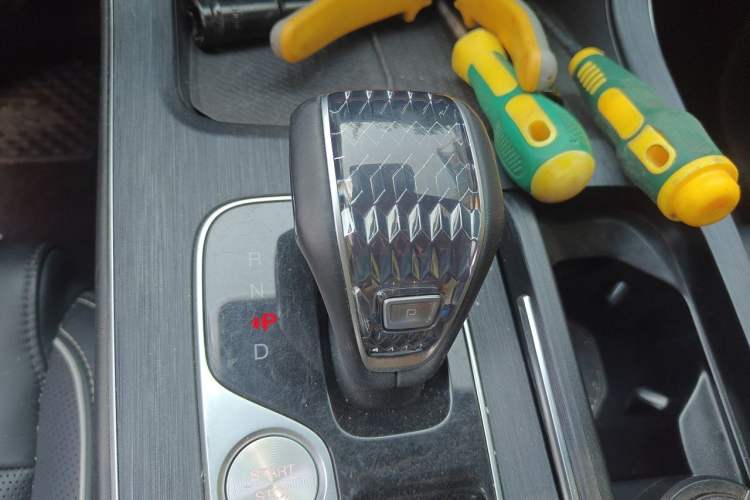 Used GAC Trumpchi GS8 2024 Linghang Series 2.0 TGDI Two-Wheel Drive Luxury Smart Connectivity Version Gear Lever