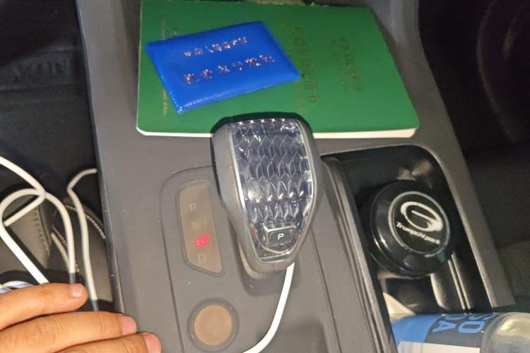 Used GAC Trumpchi GS8 2024 Linghang Series 2.0 TGDI Two-Wheel Drive Luxury Smart Connectivity Version Gear Lever
