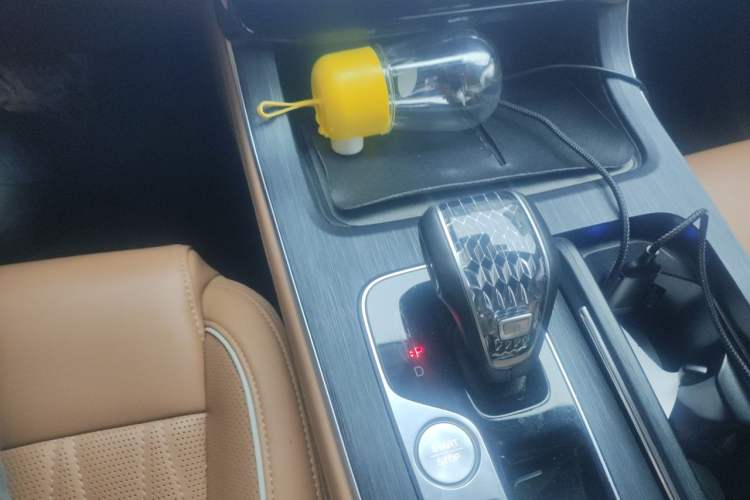 Used GAC Trumpchi GS8 2024 Linghang Series 2.0 TGDI Two-Wheel Drive Luxury Smart Connectivity Version Gear Lever
