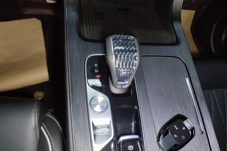 Used GAC Trumpchi GS8 2024 Linghang Series 2.0 TGDI Four-Wheel Drive Luxury Smart Connectivity Version Gear Lever