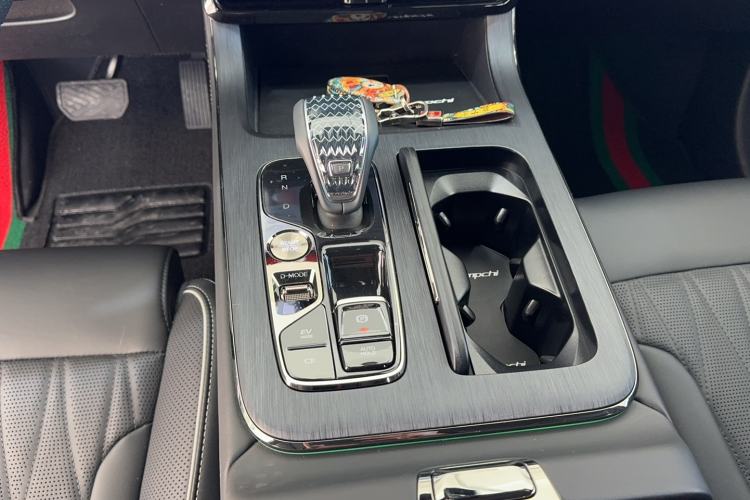 Used GAC Trumpchi GS8 2024 Dual-Motor Series 2.0TM Two-Wheel Drive Premium Edition Gear Lever