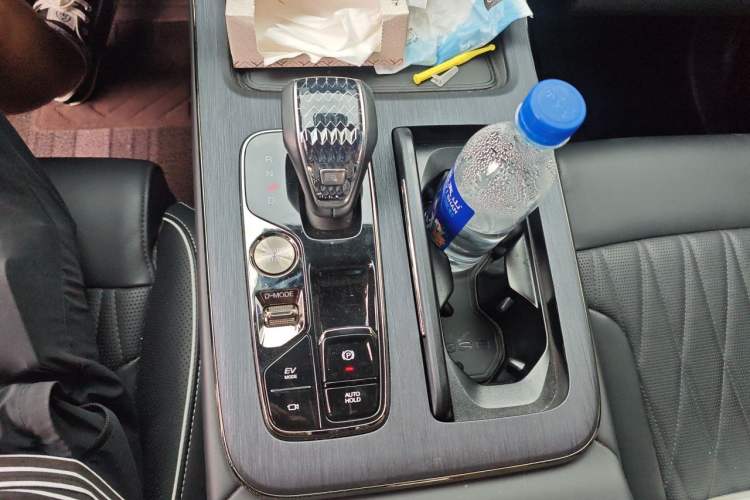 Used GAC Trumpchi GS8 2024 Dual-Motor Series 2.0TM Two-Wheel Drive Premium Edition Gear Lever