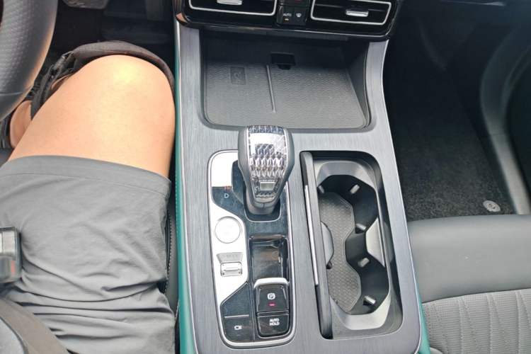 Used GAC Trumpchi GS8 2024 Linghang Series 2.0 TGDI Four-Wheel Drive Luxury Smart Connectivity Version Gear Lever