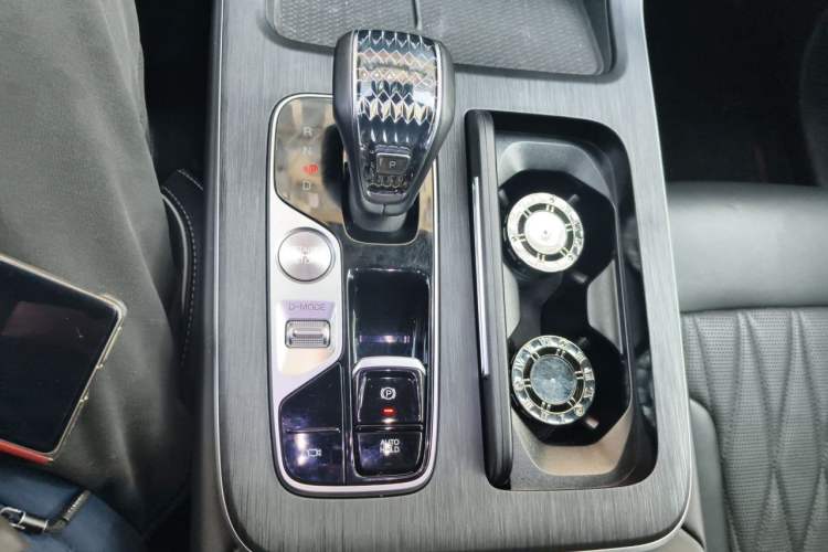 Used GAC Trumpchi GS8 2024 Linghang Series 2.0 TGDI Two-Wheel Drive Luxury Smart Connectivity Version Gear Lever
