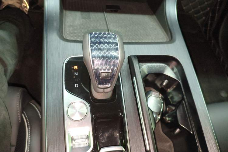 Used GAC Trumpchi GS8 2024 Linghang Series 2.0 TGDI Two-Wheel Drive Luxury Smart Connectivity Version Gear Lever