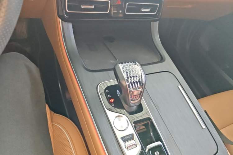 Used GAC Trumpchi GS8 2024 Linghang Series 2.0 TGDI Two-Wheel Drive Luxury Smart Connectivity Version Gear Lever