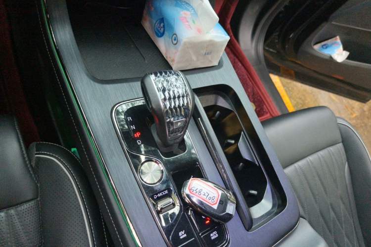 Used GAC Trumpchi GS8 2024 Dual-Motor Series 2.0TM Two-Wheel Drive Premium Edition Gear Lever