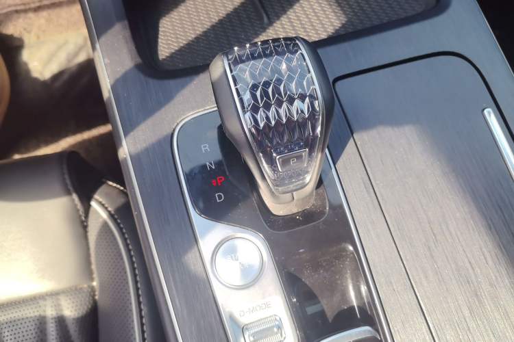 Used GAC Trumpchi GS8 2024 Linghang Series 2.0 TGDI Two-Wheel Drive Luxury Smart Connectivity Version Gear Lever