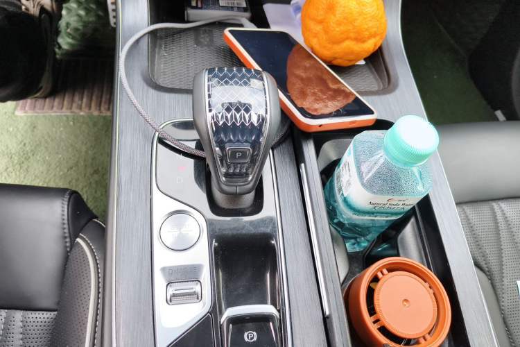 Used GAC Trumpchi GS8 2024 Linghang Series 2.0 TGDI Two-Wheel Drive Luxury Smart Connectivity Version Gear Lever