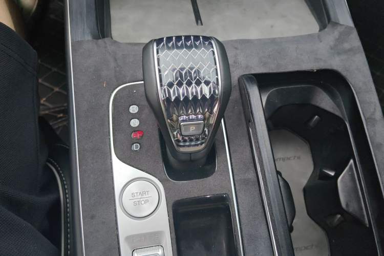 Used GAC Trumpchi GS8 2024 Linghang Series 2.0 TGDI Two-Wheel Drive Luxury Smart Connectivity Version Gear Lever