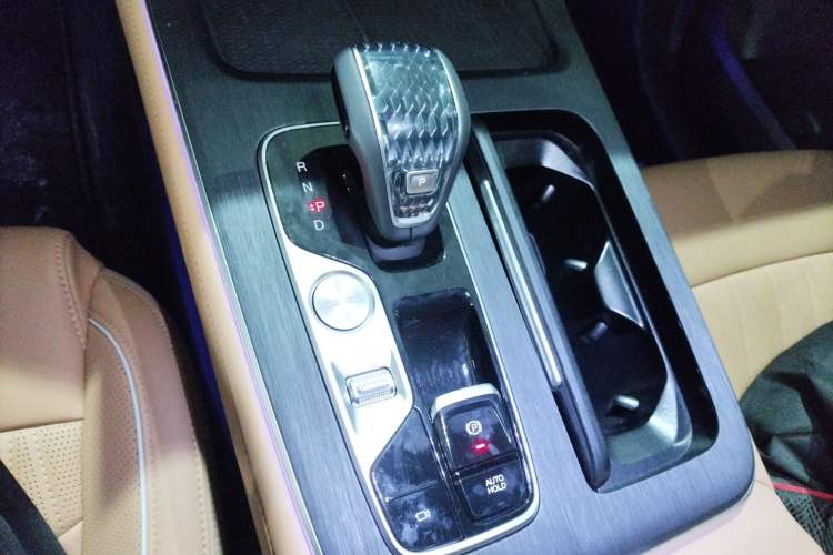 Used GAC Trumpchi GS8 2024 Linghang Series 2.0 TGDI Two-Wheel Drive Luxury Smart Connectivity Version Gear Lever