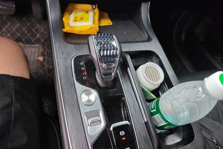 Used GAC Trumpchi GS8 2024 Linghang Series 2.0 TGDI Two-Wheel Drive Luxury Smart Connectivity Version Gear Lever