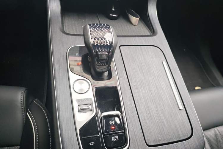 Used GAC Trumpchi GS8 2024 Linghang Series 2.0 TGDI Two-Wheel Drive Luxury Smart Connectivity Version Gear Lever