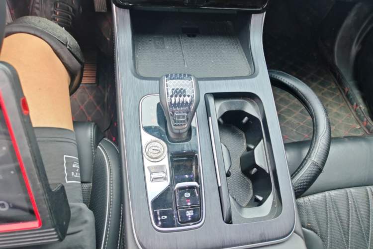 Used GAC Trumpchi GS8 2024 Linghang Series 2.0 TGDI Two-Wheel Drive Luxury Smart Connectivity Version Gear Lever