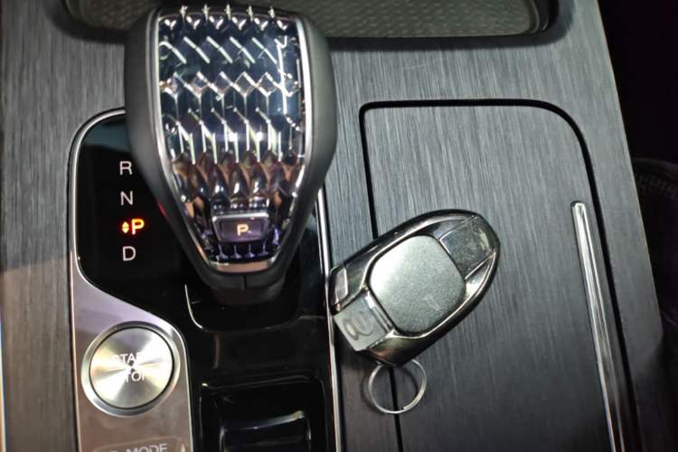 Used GAC Trumpchi GS8 2024 Linghang Series 2.0 TGDI Two-Wheel Drive Luxury Smart Connectivity Version Gear Lever
