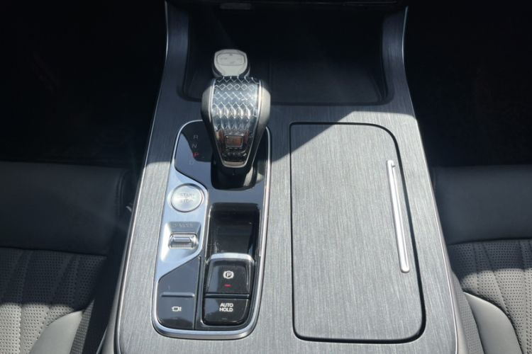 Used GAC Trumpchi GS8 2024 Linghang Series 2.0 TGDI Two-Wheel Drive Luxury Smart Connectivity Version Gear Lever