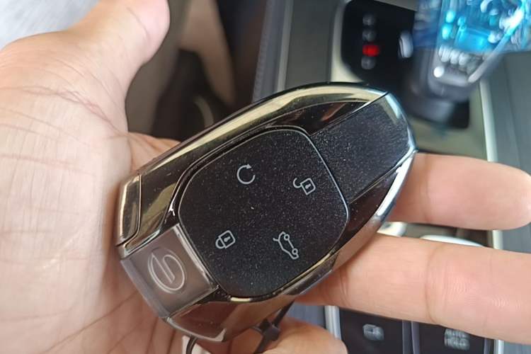 Used GAC Trumpchi GS8 2024 Linghang Series 2.0 TGDI Two-Wheel Drive Luxury Smart Connectivity Version Interior 1