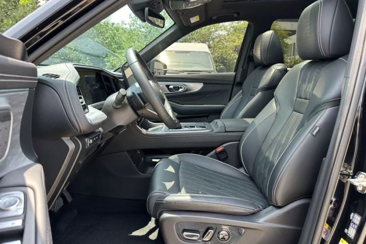 Used GAC Trumpchi GS8 2024 Linghang Series 2.0 TGDI Four-Wheel Drive Luxury Smart Connectivity Version Interior 1