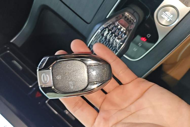 Used GAC Trumpchi GS8 2024 Linghang Series 2.0 TGDI Two-Wheel Drive Luxury Smart Connectivity Version Interior 1
