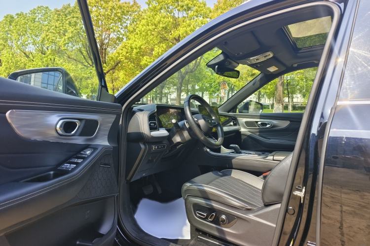 Used GAC Trumpchi GS8 2024 Linghang Series 2.0 TGDI Two-Wheel Drive Luxury Smart Connectivity Version Interior 1