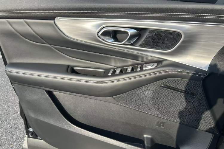 Used GAC Trumpchi GS8 2024 Linghang Series 2.0 TGDI Two-Wheel Drive Luxury Smart Connectivity Version Interior 12
